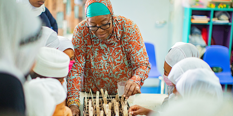 Woman with samples at table of students