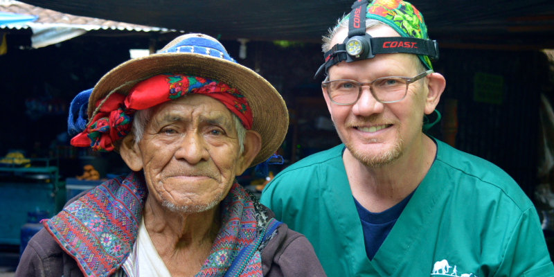 Lonnie Kasman and a Guatemalen man