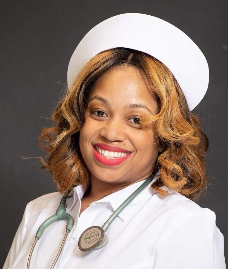 a headshot of LaQuieta Woods, Chamberlain University alumna