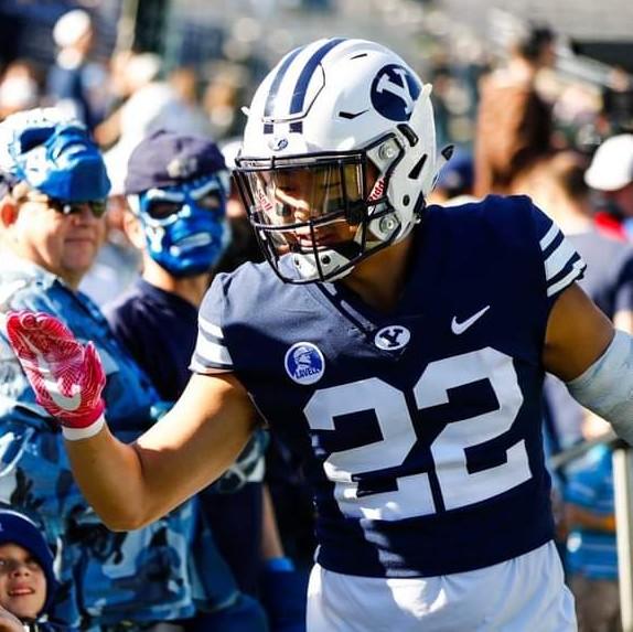 Sungyoung (Hiva) Lee playing football for Brigham Young University