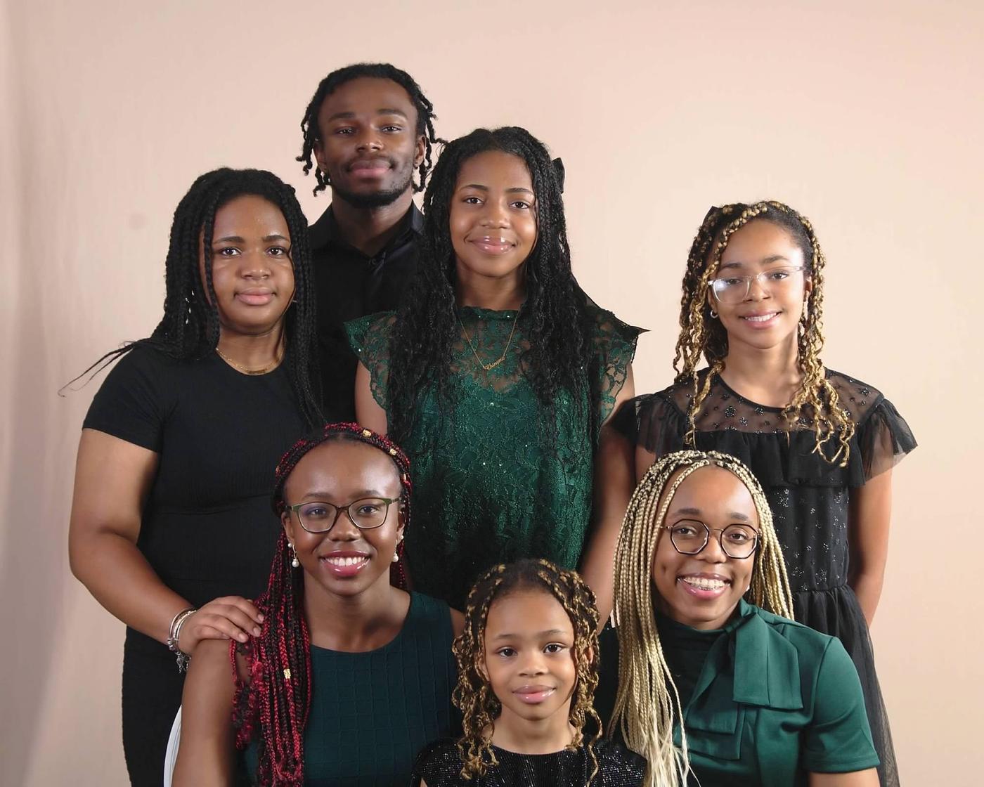 Stephanie Mbionwu with all of her siblings