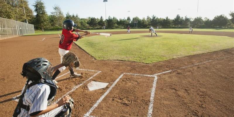 kids playing little league baseball
